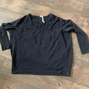 Lululemon black long sleeve loose tee size 6